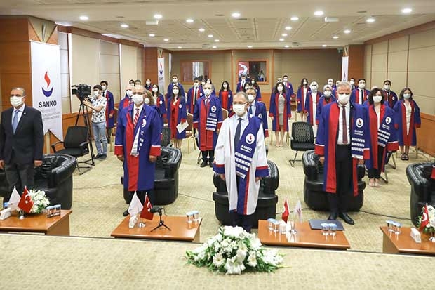 SANKO Üniversitesi’nde mezuniyet gururu