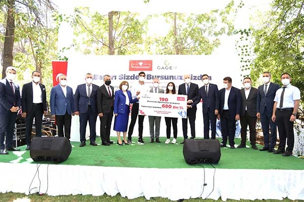 Gaziantep’in yıldızı 211 öğrenciye burs verilecek