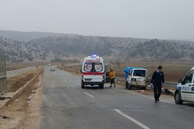 Kamyonet, bariyerlere çarparak durabildi