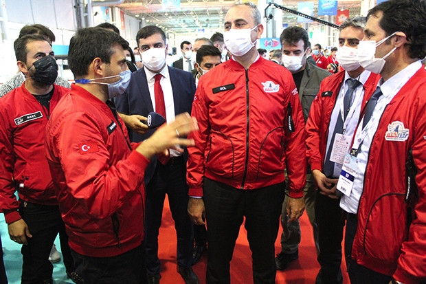 Adalet Bakanı Gül, Teknofest 2020 yarışmalarını ziyaret etti