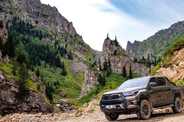 Yenilenen Toyota Hilux Toyota Plaza Muhittinoğlu’nda satışa sunuldu