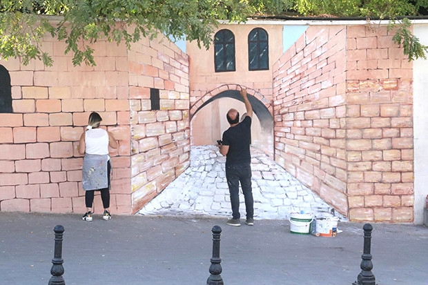 Gaziantep’in tarihi duvarlara yansıtılıyor