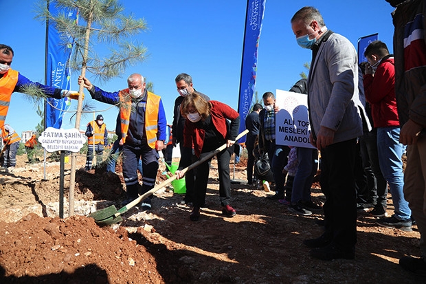 BÜYÜKŞEHİR GAZİANTEP’İ AĞAÇLANDIRIYOR