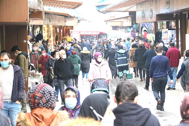 Vakaların düştüğü Gaziantep'te çarşıdaki görüntü korkuttu