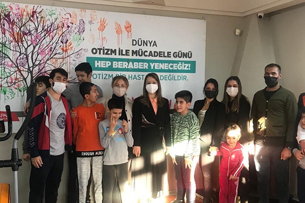 Bakbak, Gaziantep Otizm Vakfı’nı ziyaret etti
