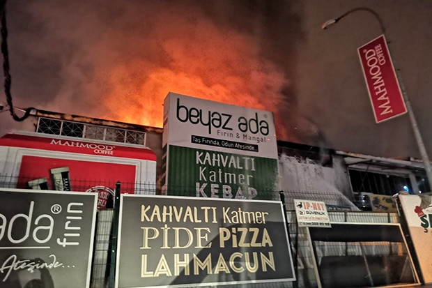 Gaziantep' Gıda Toptancıları Sitesi'nde büyük yangın