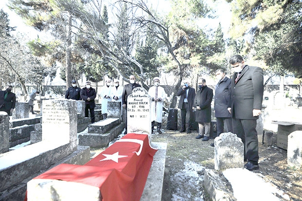 Şehit Kamil, annesinin mezarı başında anıldı