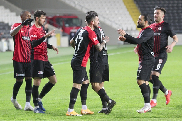 Gaziantep FK uzatmalarda yıkılıyor