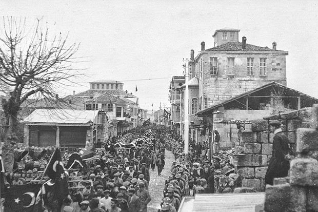 Fadıloğlu'ndan anlamlı armağan