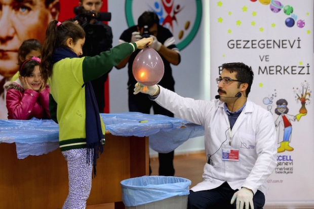 Büyükşehir, bilimi öğrencilerin ayağına götürüyor