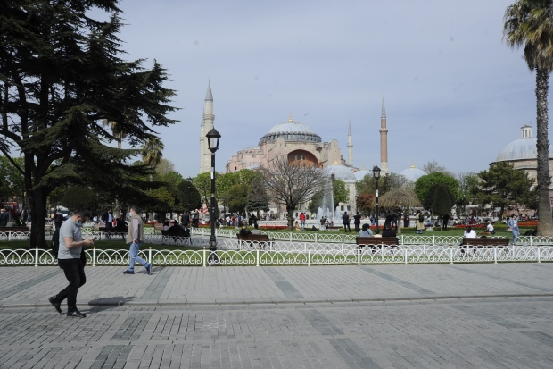 Sultanahmet esnafı pandemi öncesi günlerini arıyor