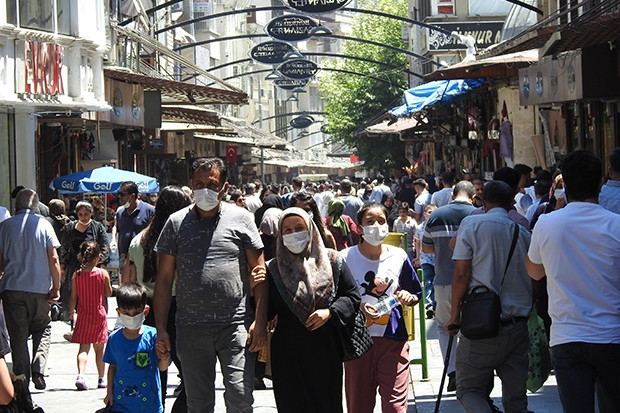 Gaziantep'te çarşılarda bayram yoğunluğu