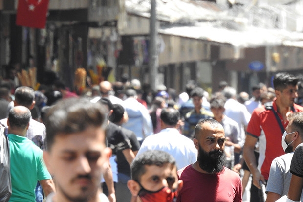 Çarşı ve pazarlarda bayram yoğunluğu