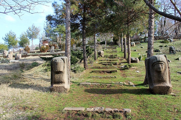 Yesemek tepkisi büyüyor