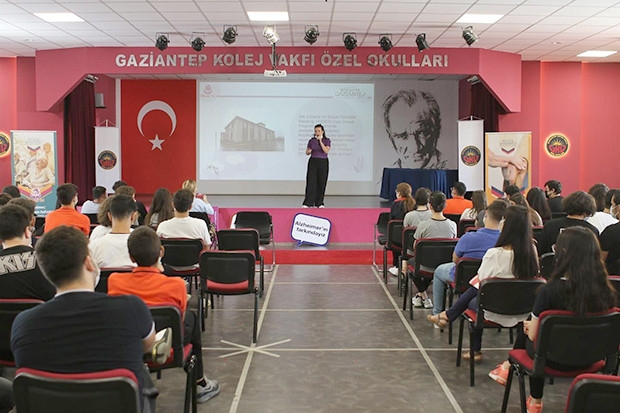 Kolej öğrencilerine farkındalık semineri