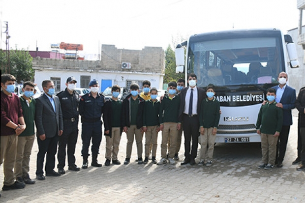 Kilometrelerce uzağa giden 70 öğrenciye ücretsiz servis