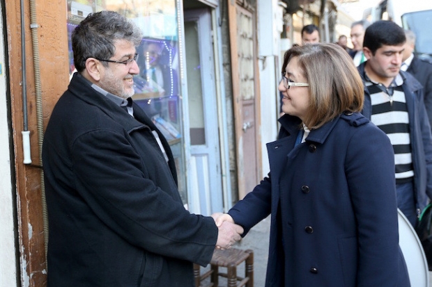 Başkan Şahin, esnafın sorunlarını yerinde dinliyor