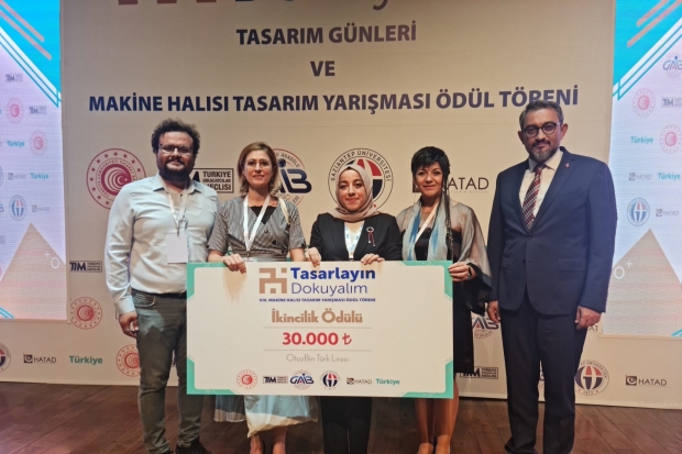 Halı tasarımı öğrencisine büyük ödül