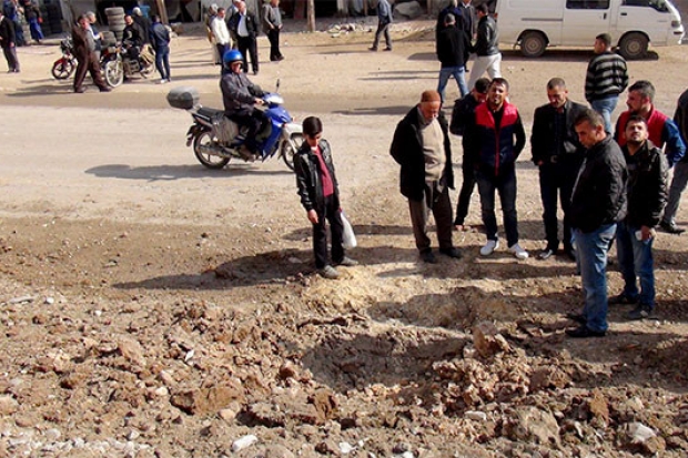 Polis aracına bombalı saldırı