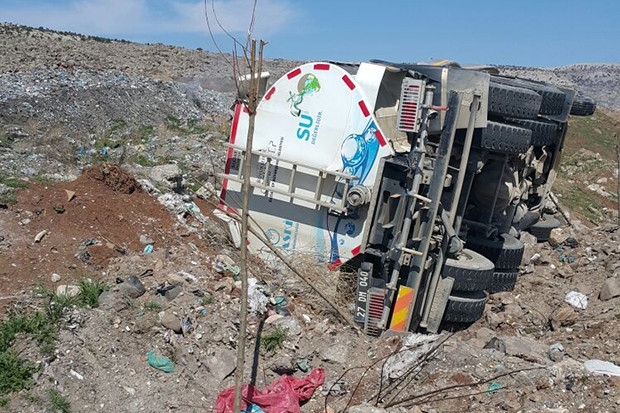 Virajı alamadı, takla attı