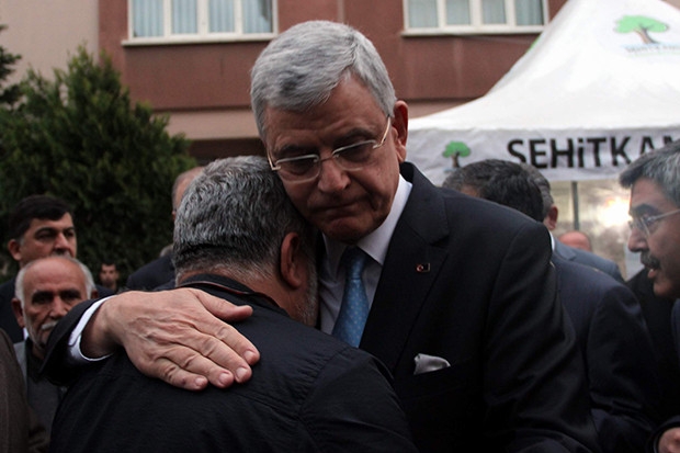 Bakan Bozkır'dan Ozancan'ın ailesine taziye ziyareti