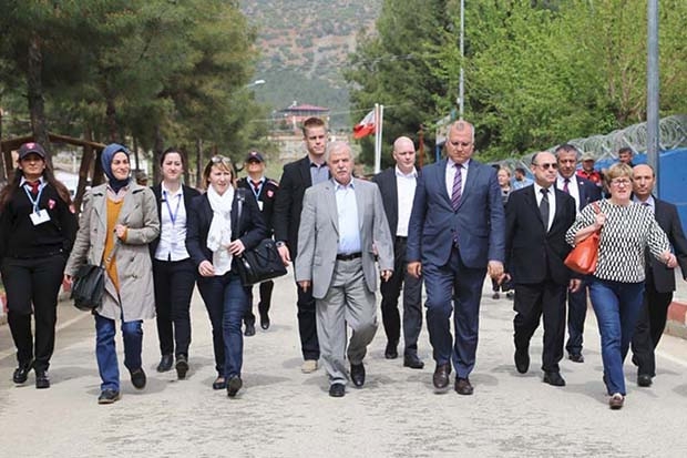 Finli Bakandan Çadır kent ziyareti