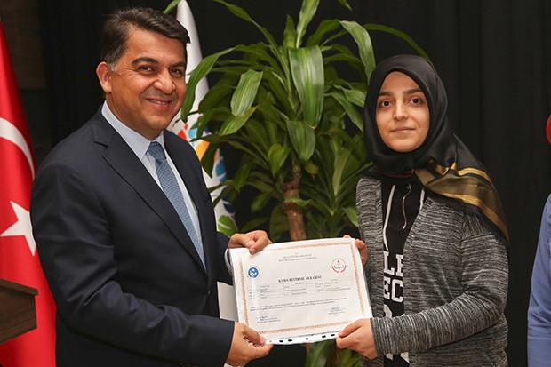 Öğrenciler Osmanlıca Kursu sertifikalarını aldı