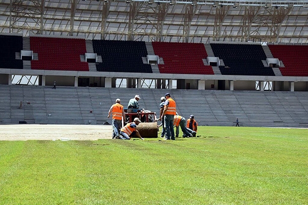 GAP Arena'da çim serme işlemi başladı