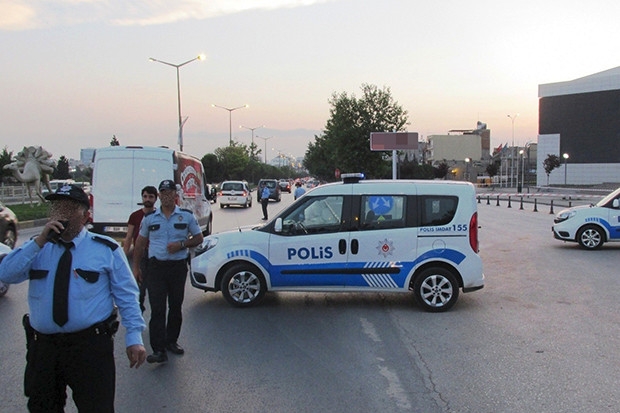 3 buçuk aylık cenin polis uygulamasına takıldı