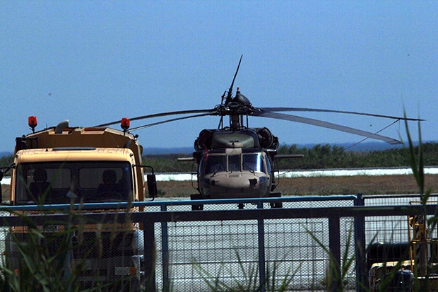 Helikopterle Yunanistan'a kaçan darbeciler kimliklerini gizliyor