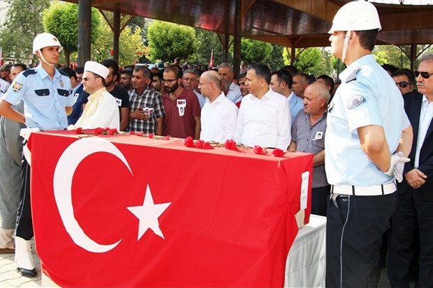 Gaziantepli şehit polis gözyaşları arasında toprağa verildi