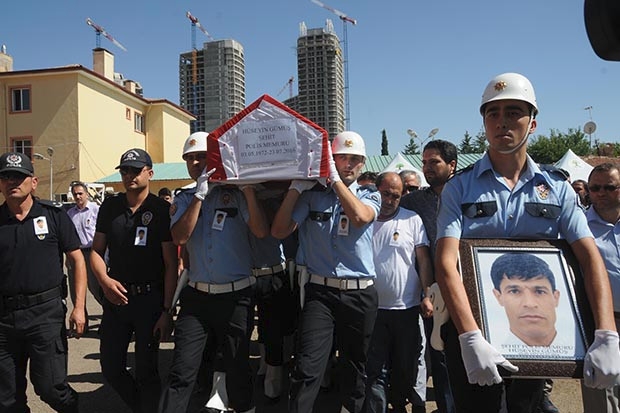 Gaziantepli şehit gözyaşları arasında toprağa verildi