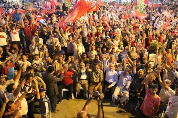 Nizip’te demokrasi nöbeti sürüyor