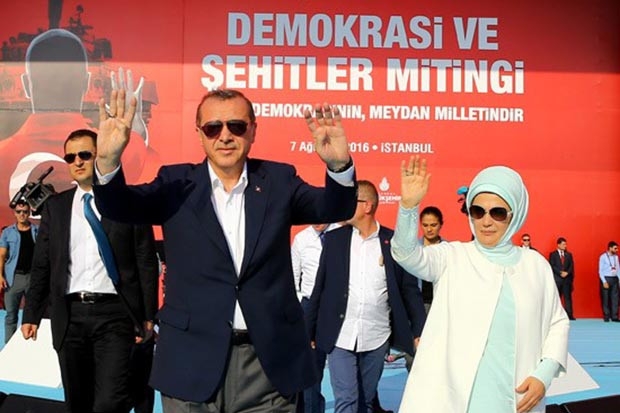 Demokrasi nöbetleri uzatıldı