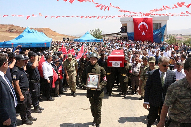 Şehit er son yolculuğuna uğurlandı