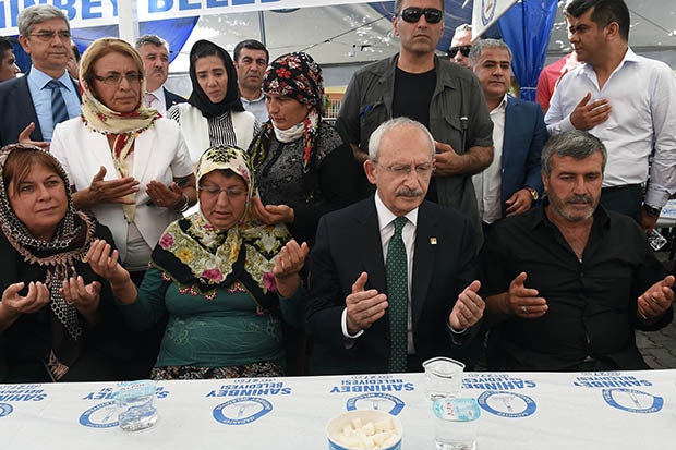 Kılıçdaroğlu’dan Şehit ailesine taziye ziyareti