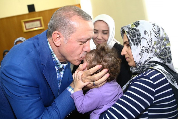 Cumhurbaşkanı Erdoğan, Gaziantep'teki terör saldırısında şehit olanların ailelerini ziyaret etti