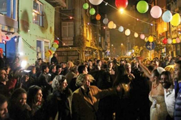 Gaziantep'teki saldırı sonrası Balıkesir'de sokak düğünleri yasaklandı