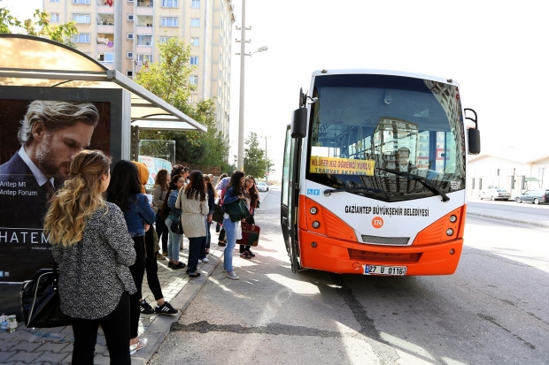 Öğrencilerin yardımına Fatma Şahin yetişti