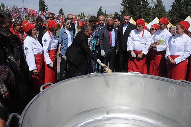 Gaziantep'te 'Dünya barışı' için 3 ton aşure pişirilecek