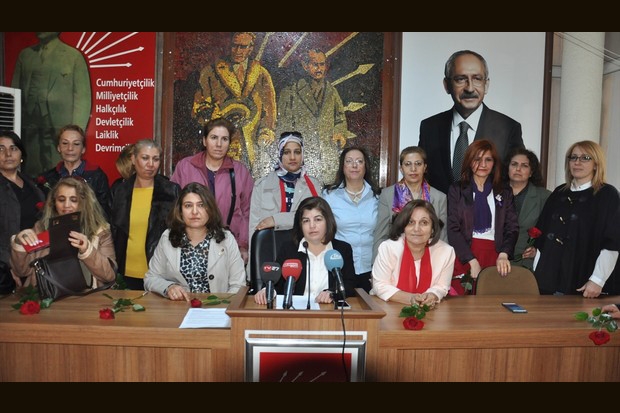 CHP'li kadınlardan tekmeli saldırıya tepki
