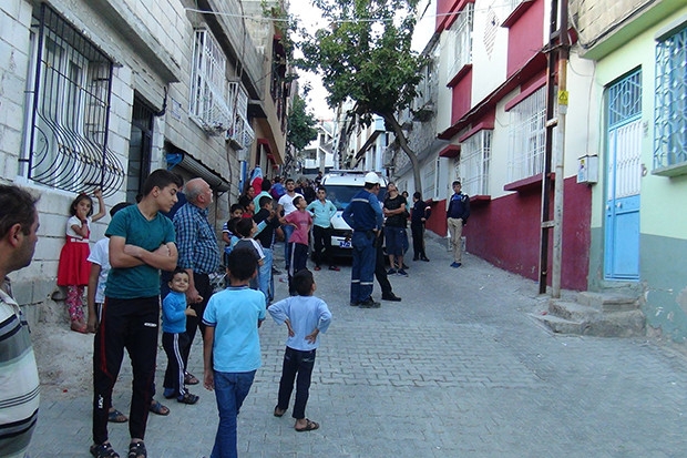 Gaziantep'te misafirlik için gittiği evde elektrik akımına kapıldı