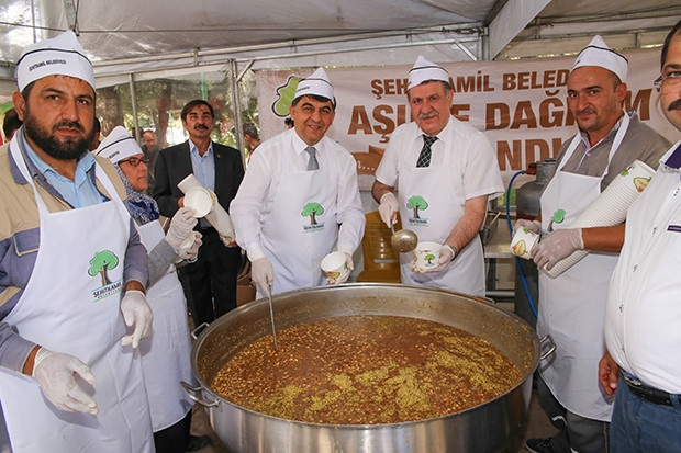 Başkan Fadıloğlu, Aşure ikramında bulundu