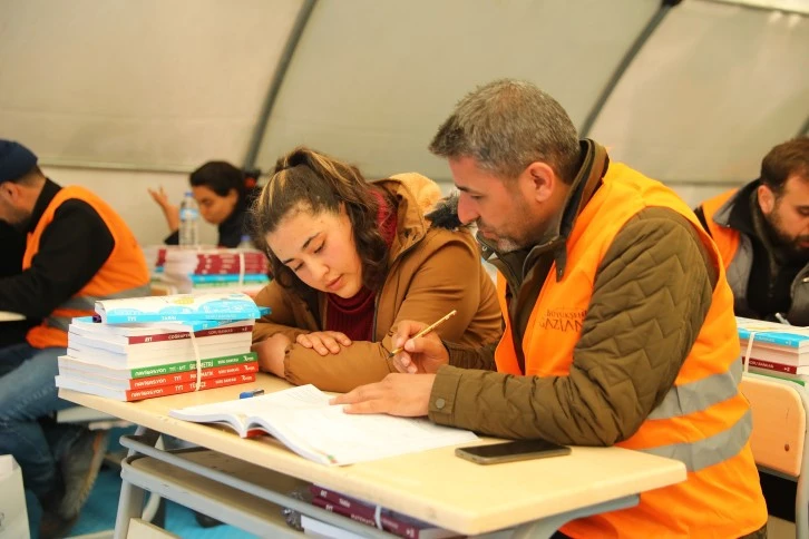 Başkan Şahin’den depremzede çocuklara destek