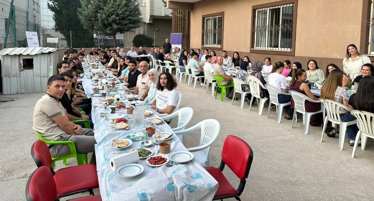 Gaziantep Yardım Vakfı Gönüllülerle Gençleri Buluşturdu