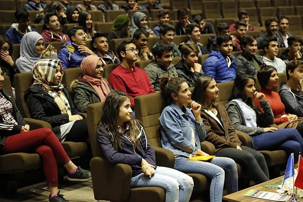 Üniversite Adayları Moral Depoladı