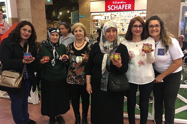 Gaziantepli kadınlar birbirinden renkli düğme kutuları yaptılar