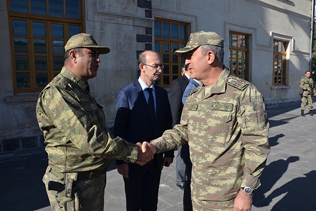 Genelkurmay Başkanı Akar, Suriye sınırında