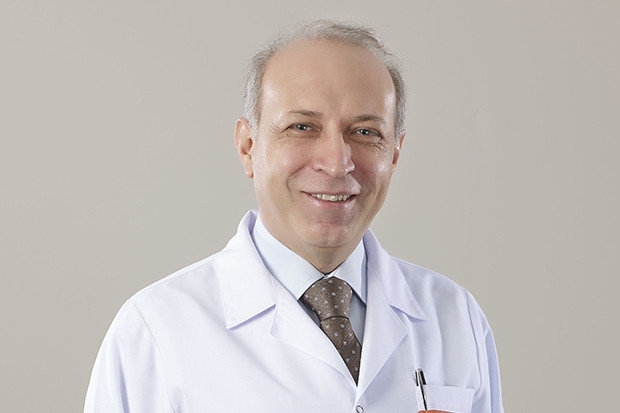 Prof. Dr. Mehmet Koruk, hasta kabulüne başladı