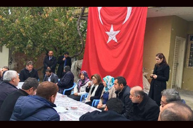 Şahin'den, 15 Temmuz şehidinin annesine ziyaret